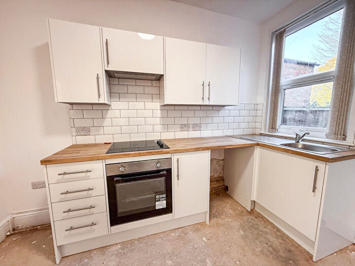 2 Bedroom Flat To Rent In Fox Grove, Basford, Nottingham, NG5