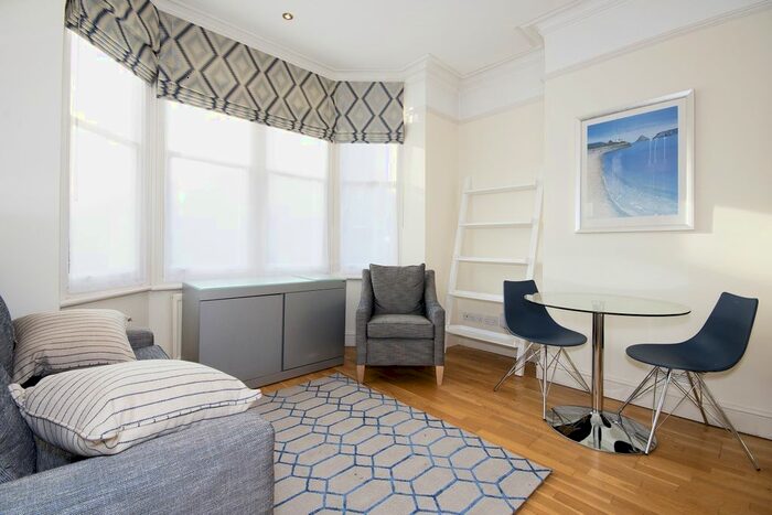 1 Bedroom Flat To Rent In Walton Crescent, Oxford, OX1