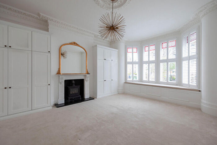 2 Bedroom Flat For Sale In Grove Park, Camberwell, SE5