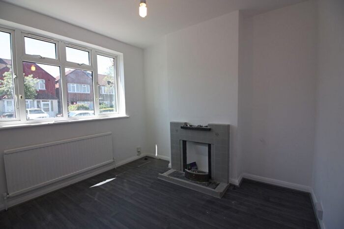 3 Bedroom Terraced House To Rent In Rochford Way, Croydon, CR0