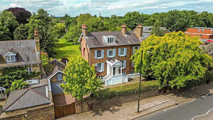 7 Bedroom Detached House To Rent In Hampton Court Road, East Molesey, Surrey, KT8