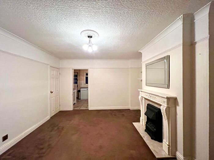 2 Bedroom Semi-Detached House To Rent In Beechwood Avenue, Hayes, UB3