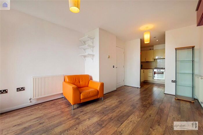 1 Bedroom Flat To Rent In Explorers Court, Newport Avenue, London, E14