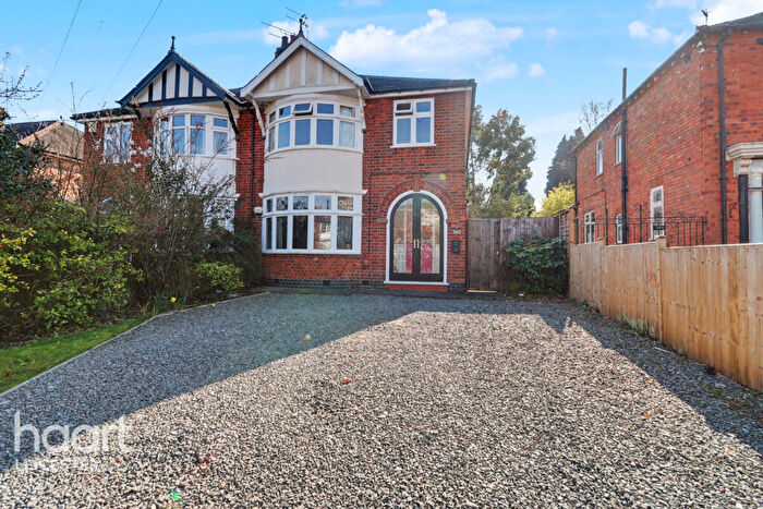 3 Bedroom Semi Detached House For Sale In Hinckley Road, Leicester, LE3
