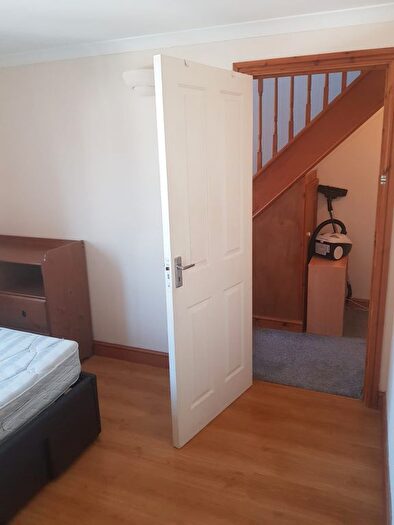 4 Bedroom Semi-Detached House To Rent In Stanley Road, Oxford, OX4