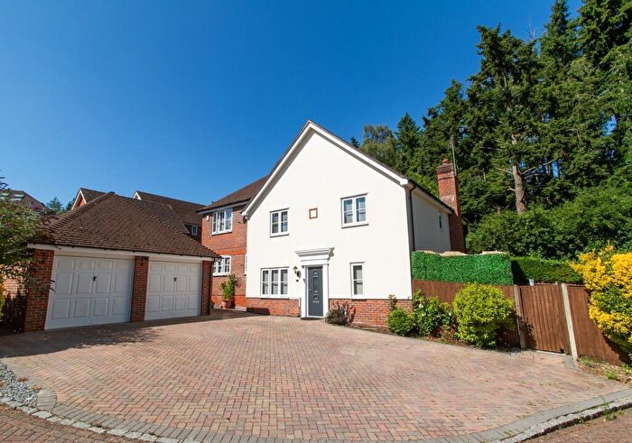 5 Bedroom Detached House For Sale In Fullerton Close, Fleet, GU51