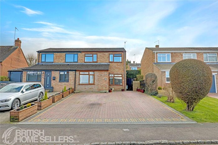 3 Bedroom Semi-Detached House For Sale In Woodfield Drive, Charlbury, Chipping Norton, Oxfordshire, OX7