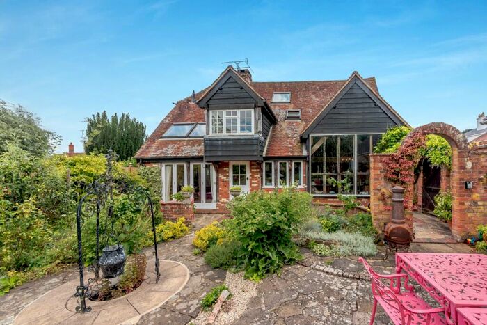 4 Bedroom Cottage To Rent In High Street, Odiham, Hook, RG29