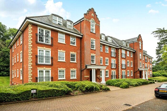2 Bedroom Apartment For Sale In Montague Close, Wokingham, Berkshire, RG40