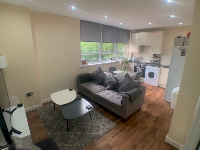 1 Bedroom Apartment To Rent In Kirkstall Gate, Leeds, LS5