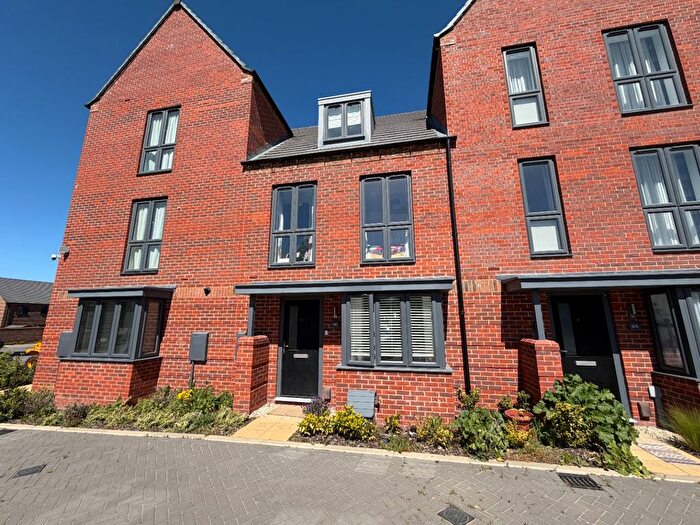 3 Bedroom Terraced House For Sale In Waterslade Way, Houghton Regis, LU5