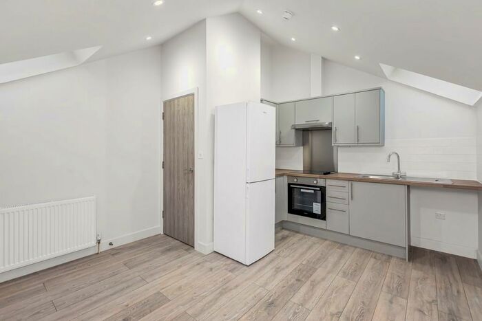 3 Bedroom Apartment To Rent In Barking Road, London, E13