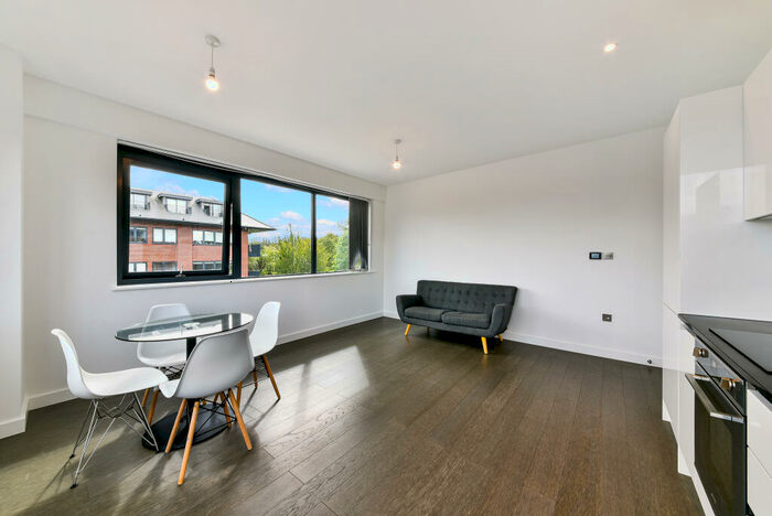 2 Bedroom Apartment To Rent In Abbott House, Griffiths Way, St Albans, AL1