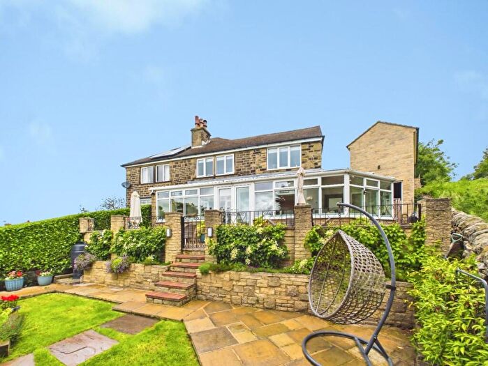 3 Bedroom Semi-Detached House For Sale In Barley Cote Avenue, Riddlesden, Keighley, BD20