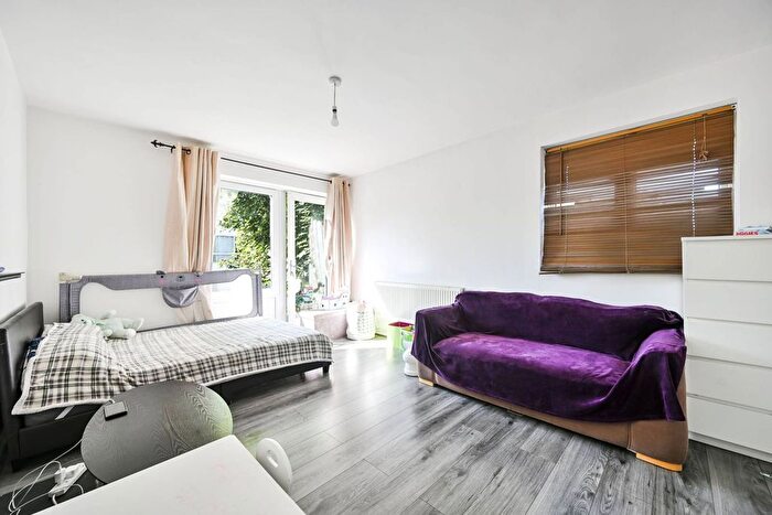 1 Bedroom Flat For Sale In Windlesham Grove, Southfields, London, SW19