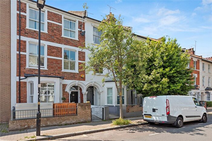 2 Bedroom Flat For Sale In Avenell Road, London, N5