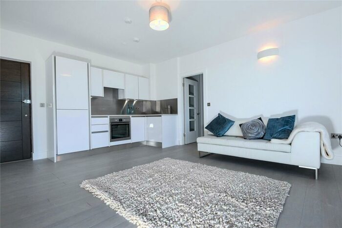 2 Bedroom Apartment To Rent In Kings Road, Reading, Berkshire, RG1