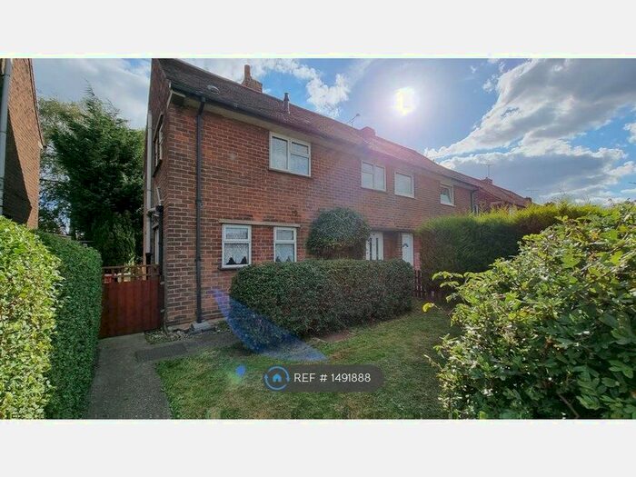 3 Bedroom Semi-Detached House To Rent In Derwent Drive, Tibshelf, Alfreton, DE55