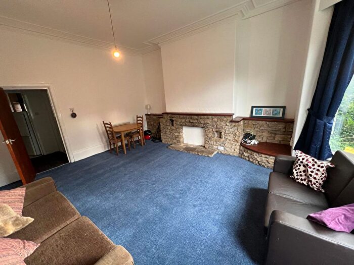 Block Of Flats To Rent In Ash Grove, Leeds, LS6