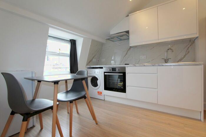 Studio To Rent In Edgware Road, London, W2