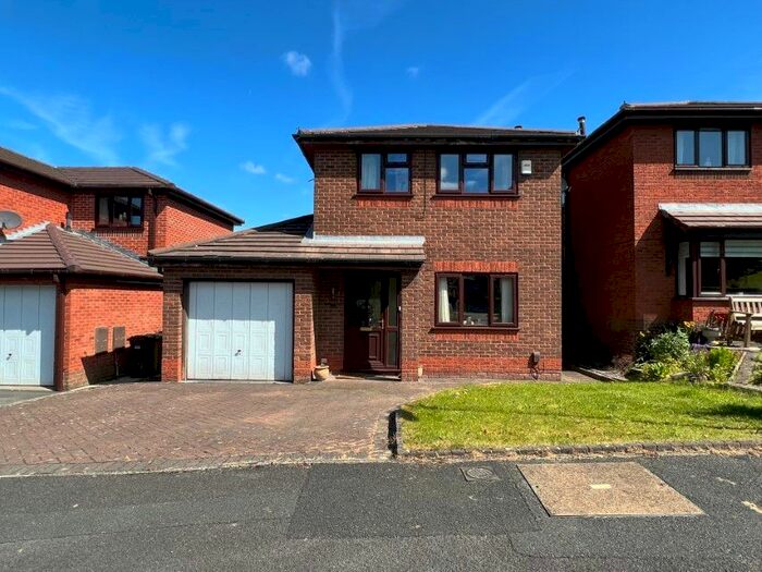 3 Bedroom Detached House To Rent In Kensington Drive, Bolton, BL6
