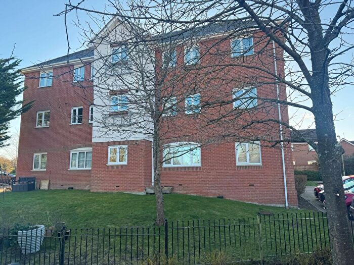 2 Bedroom Flat To Rent In Doctors Acre, Hook, RG27