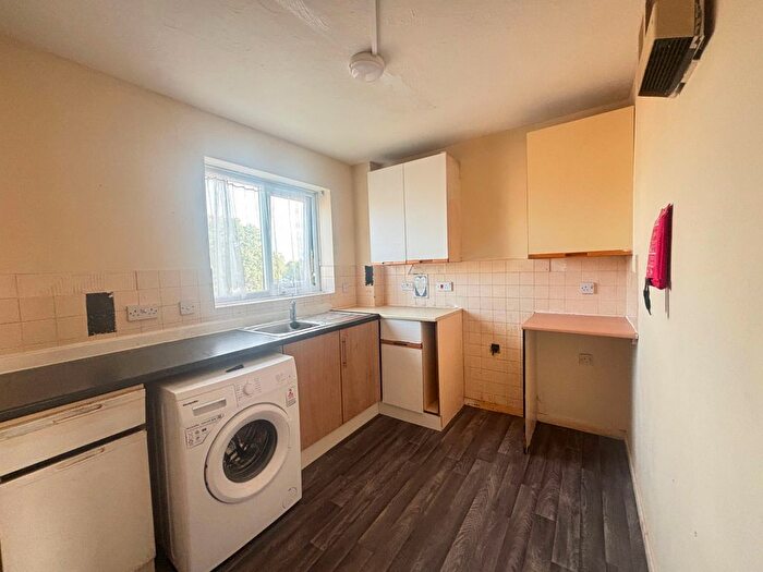 2 Bedroom Flat To Rent In Coptefield Drive, Belvedere, Rl, Uk, DA17