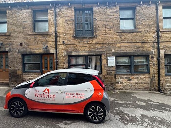 Studio To Rent In Westgate, Huddersfield, HD1