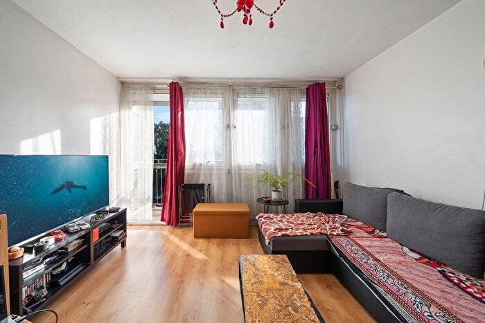 1 Bedroom Flat To Rent In Rowley Gardens, London, N4