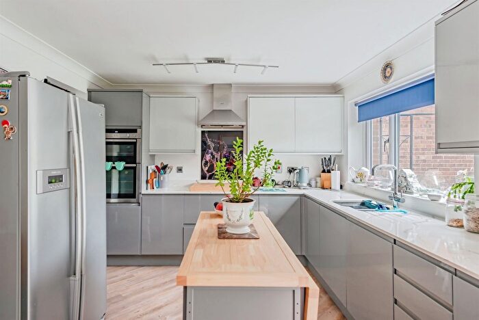 4 Bedroom Detached House For Sale In Erica Way, Copthorne, Crawley, RH10