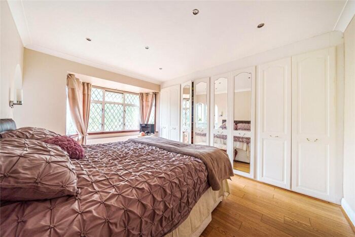 5 Bedroom Detached House For Sale In Bowes Road, Walton On Thames, Surrey, KT12