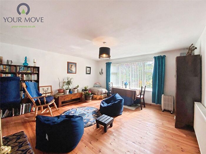 5 Bedroom Detached House For Sale In Higherwood Close, Keighley, West Yorkshire, BD21