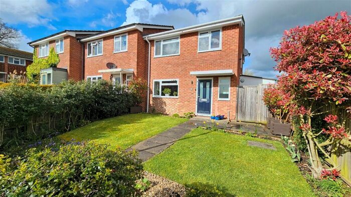 3 Bedroom End Of Terrace House For Sale In Oakfields Close, Ecchinswell, Newbury Berks, RG20