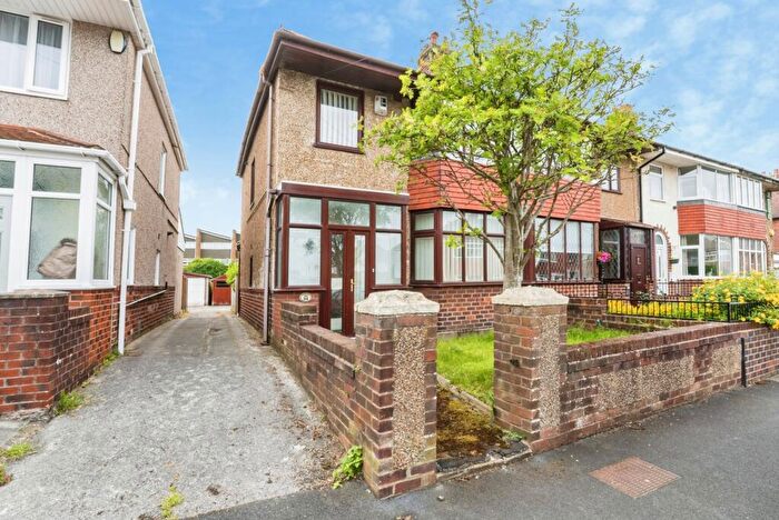 3 Bedroom End Of Terrace House For Sale In Carleton Avenue, Blackpool, Lancashire, FY3