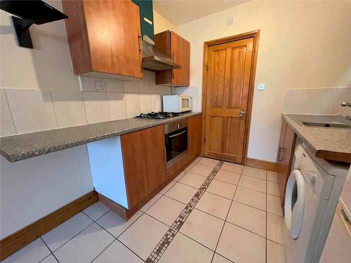 1 Bedroom Flat To Rent In Lees Road, Hillingdon, Middlesex UB8