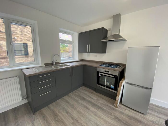 1 Bedroom Flat To Rent In Oakbank Road, SO19