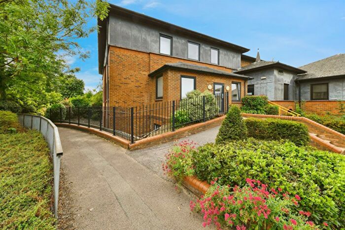 1 Bedroom Flat For Sale In Old Park Road, Hitchin, SG5