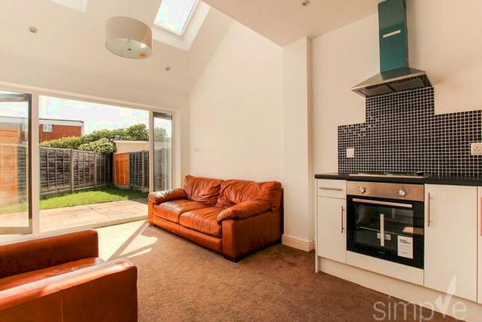 1 Bedroom Flat To Rent In Springfield Road, Langley, Slough SL3