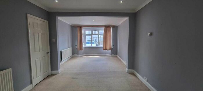 5 Bedroom Terraced House To Rent In Salt Hill Drive, Slough, SL1