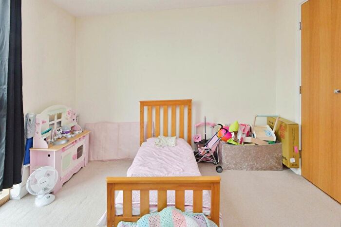 1 Bedroom Apartment For Sale In South Row, Milton Keynes, MK9
