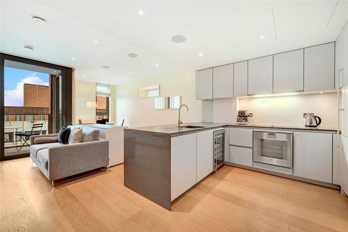 2 Bedroom Flat To Rent In Wellington House, Buckingham Gate, Westminster, London, SW1E