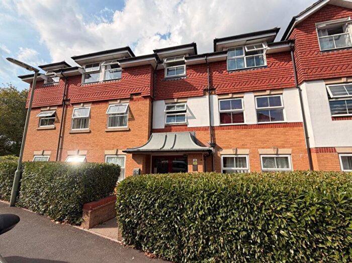 2 Bedroom Flat To Rent In Chapel Road, Redhill, RH1