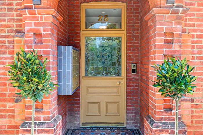 2 Bedroom Apartment For Sale In Preston Park Avenue, Brighton, BN1