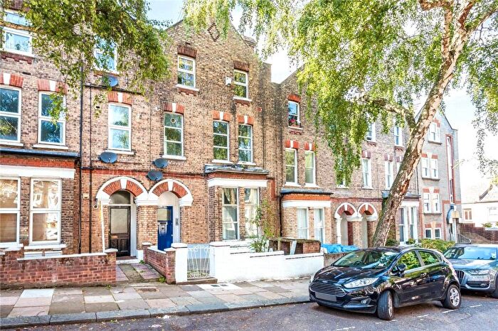 2 Bedroom Apartment For Sale In Wembury Road, London, N6
