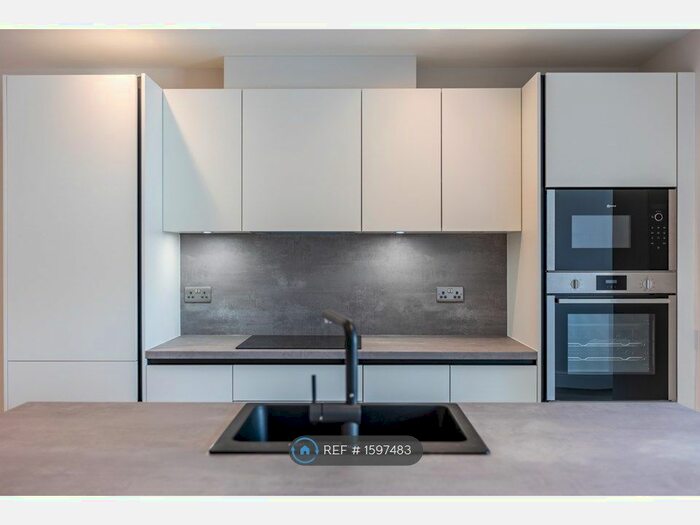 2 Bedroom Flat To Rent In Tolmers Gardens, Cuffley, Potters Bar, EN6