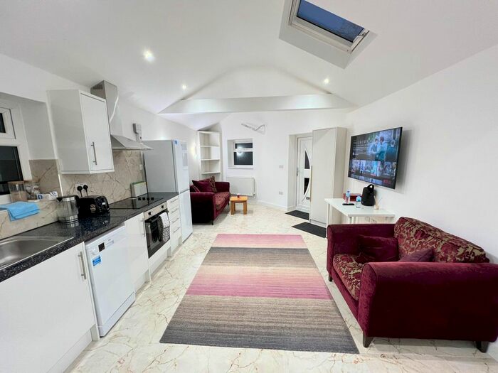 1 Bedroom Detached Bungalow To Rent In Anthony Road, Greenford, UB6