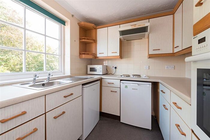2 Bedroom Flat For Sale In Deans Mill Court, Canterbury, CT1