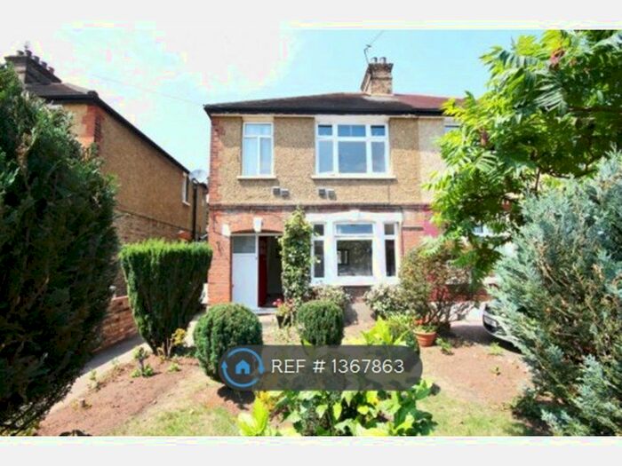 3 Bedroom Semi-Detached House To Rent In Maswell Park, Hounslow, TW3