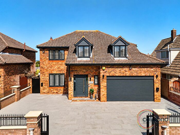 5 Bedroom Detached House For Sale In Grosvenor Road, Orsett, RM16