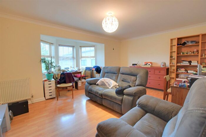 2 Bedroom Flat For Sale In Chatsworth Mews, Diamond Road, Watford, WD24
